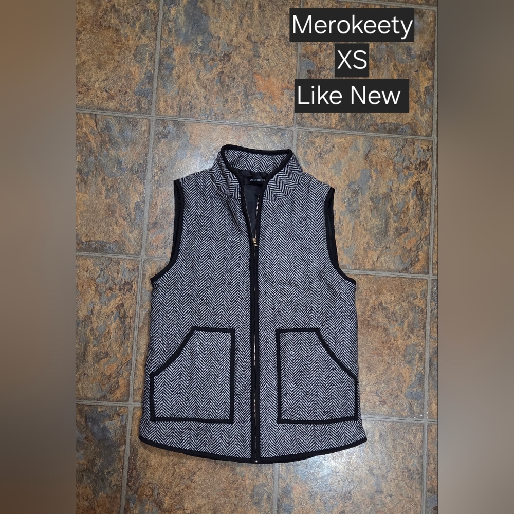 Merokeety Black and White Herringbone Vest
